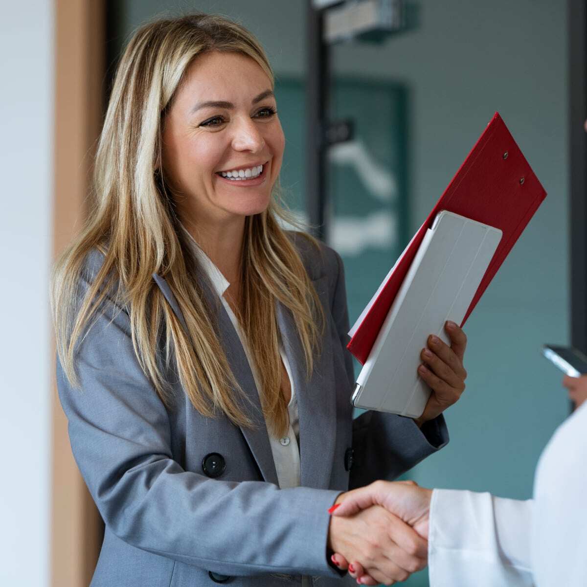 Side view of business woman shaking hands